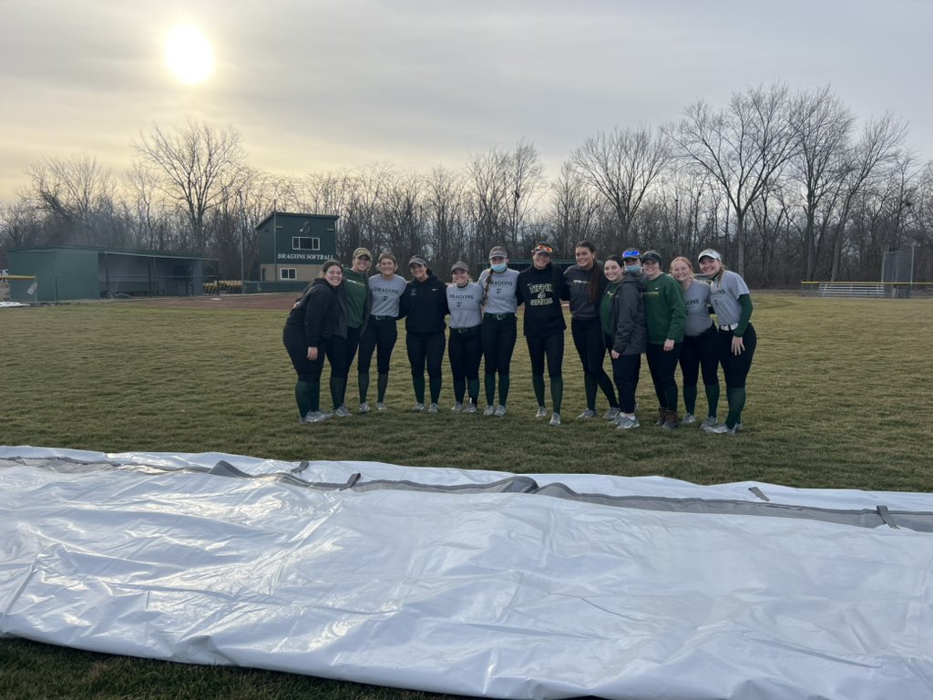Happy National Girl &amp; Women in sports day! So lucky to coach this great group of women. Excited to see what this season has in store for us #GoGons 💚🐉