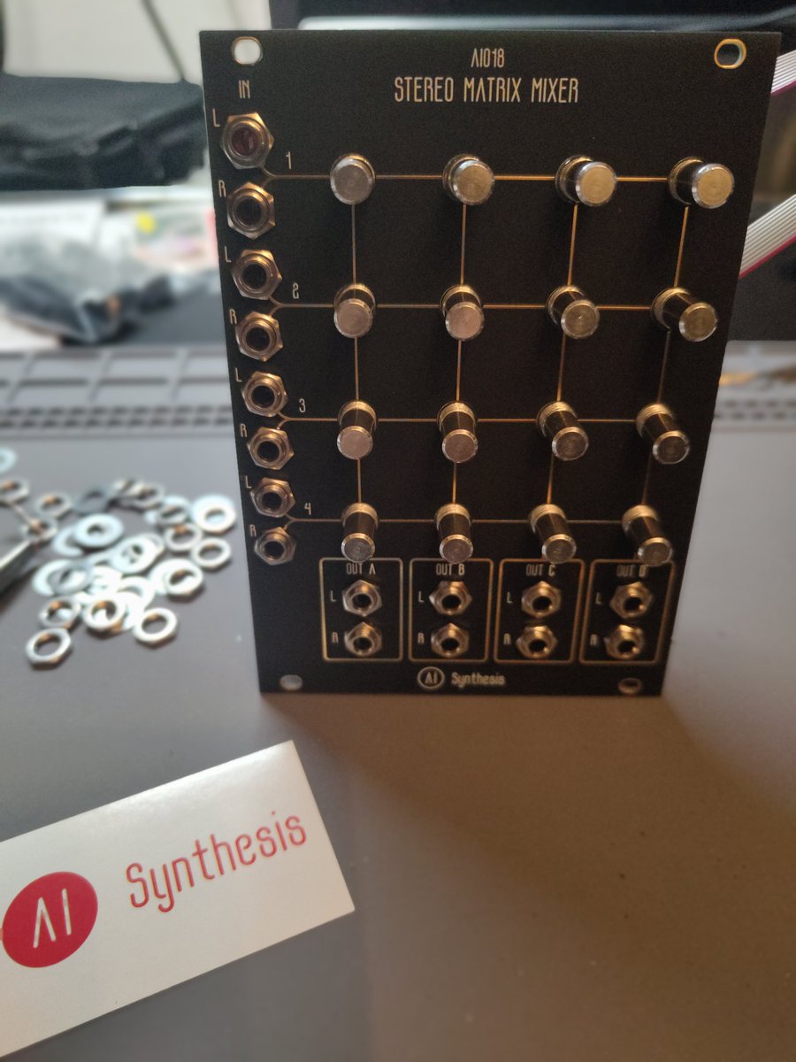 初めてDIY ユーロラックモジュールを作りました #AIsynthesis <a href="/AIsynthesis/">AIsynthesis</a> #StereoMatrixMixer 
言えば言うほど恥ずかしいけど、（記憶が正しければ）初めてのハンダづけだったし、音出ないところあったけどブリッジを見つけて直ぐ修正できた。
これからもDIYでチャンスを掴んでいきたい