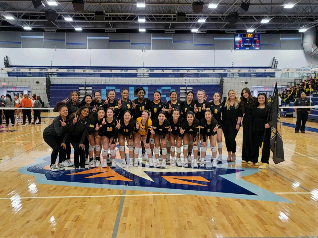 BrennanBearVB's tweet photo. Happy National Women &amp; Girls in Sports day. What a blessing it is to represent our school doing what we love. 🖤💛 https://t.co/BOQ6ltKu0F