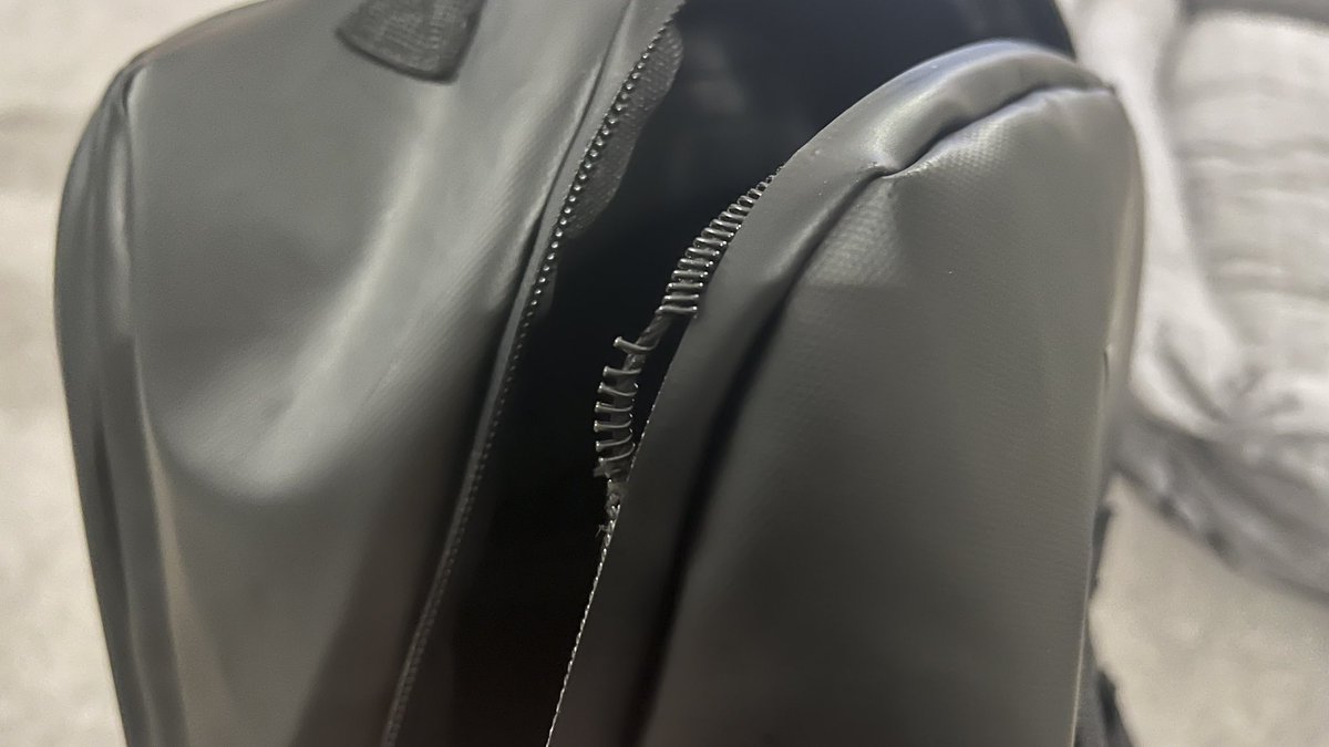 stuart_platt's tweet photo. @hurley seriously unimpressed with the quality of this bag considering how expensive it was!!  2 months of use and the zip pullers are either coming off or the teeth are completely buckling. 
Does your UK distributor arrange replacements for terrible quality or is this normal??? https://t.co/nHKyxtMmgJ