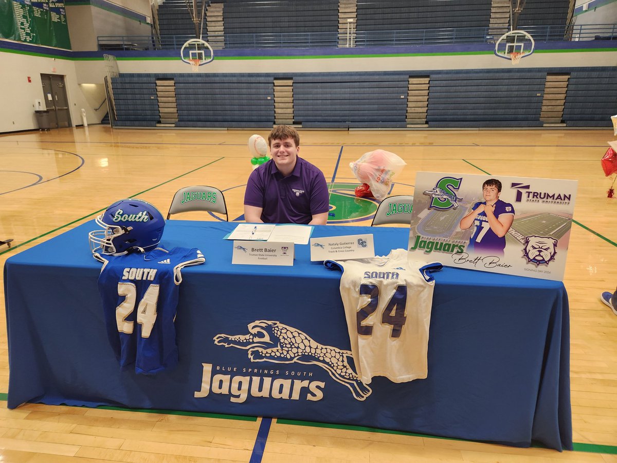 Congrats to our RG <a href="/brett_baier/">Brett Baier</a> on signing his letter of intent to <a href="/Truman_FB/">Truman State Football</a> ! A very good OL with an unreal work ethic! He will do great things for the BullDawgs!
Congrats Brett!
#DEAL