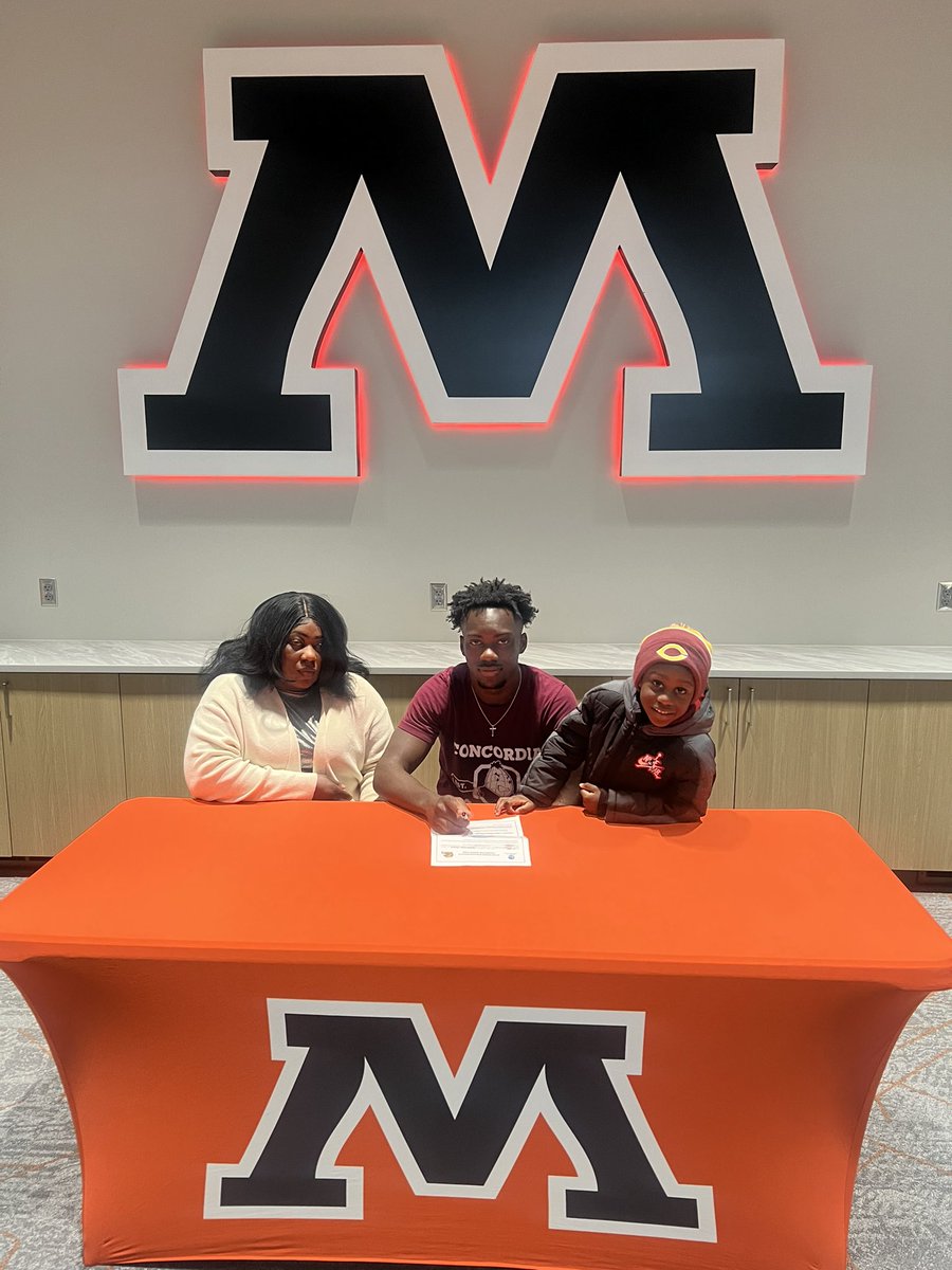 ron_addo's tweet image. Official📝
Thank you to @MHDspudFootball family and friends for all the support you gave me. I look forward to the next 4 years as a Cobber, Roll Cobbs🌽🌽
@CoachBakk @CoachTerryHoran @Cobber_Football