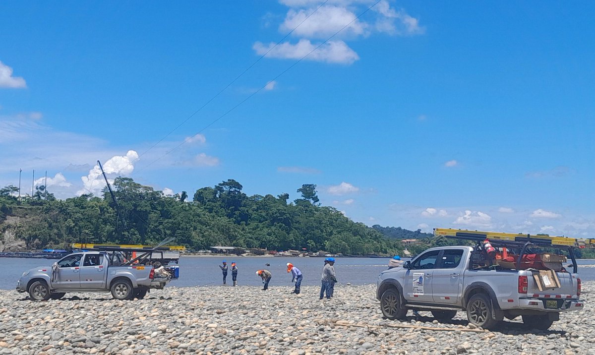 OSINERGMIN's tweet photo. #Ahora en #MadreDeDios | Ante la interrupción de fluido eléctrico en la provincia de #Manu, debido a la caída de un conductor en el río #Inambari, #Osinergmin supervisa la pronta reposición del servicio al público usuario.
#Actualidad https://t.co/q7iMJtXBdY