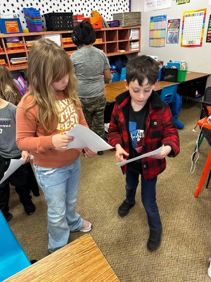 silvercreekazle's tweet photo. 2 n d G r a d e #SCCHAMPS — Collecting data on some of our favorite things! 😍

We can create a tally chart and bar graph based on data gathered! 📊 https://t.co/6xOV2YfkBt
