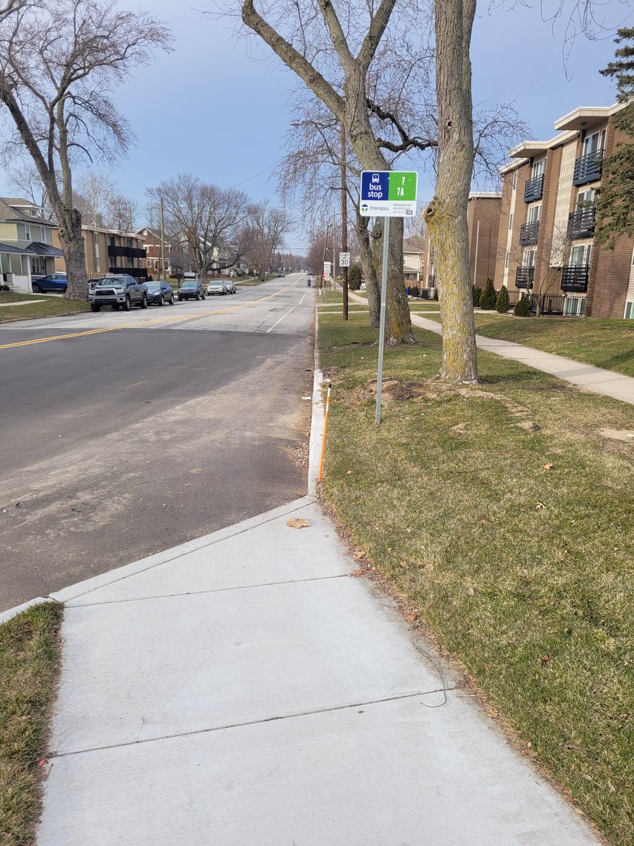 Under design: this section of Notre Dame Avenue, from South Bend Avenue to Angela Boulevard (at the University of Notre Dame main gate), will see its bike lanes upgraded to high-quality protected ones (2-way, sidewalk-level cycletrack) as part of a 2024 streetscape project.