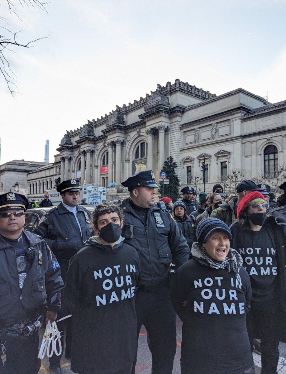 BREAKING: LARGE NUMBER OF JEWISH COMMUNITY ARRESTED FOR BLOCKING PRESIDENTIAL MOTORCADE IN NEW YORK Speaking against the Gaza Genocide. Legends.