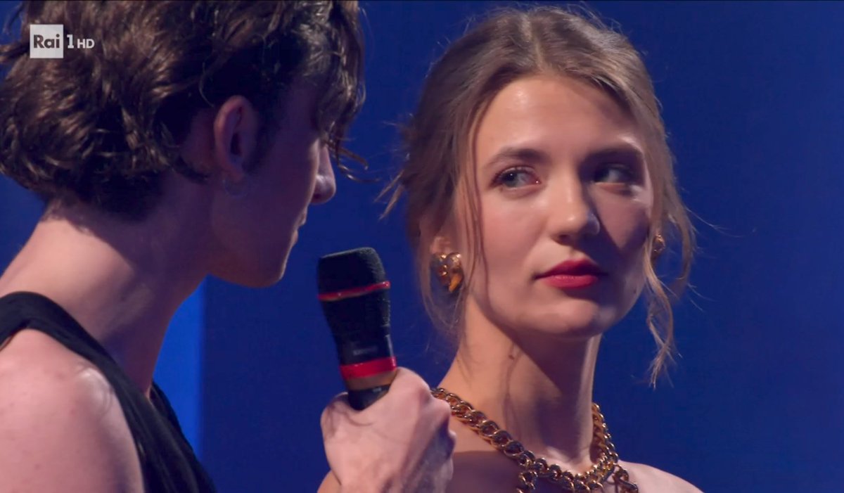 non potrei mai fare l'attrice perché io dopo questo gli avrei chiesto cosa siamo #Sanremo2024