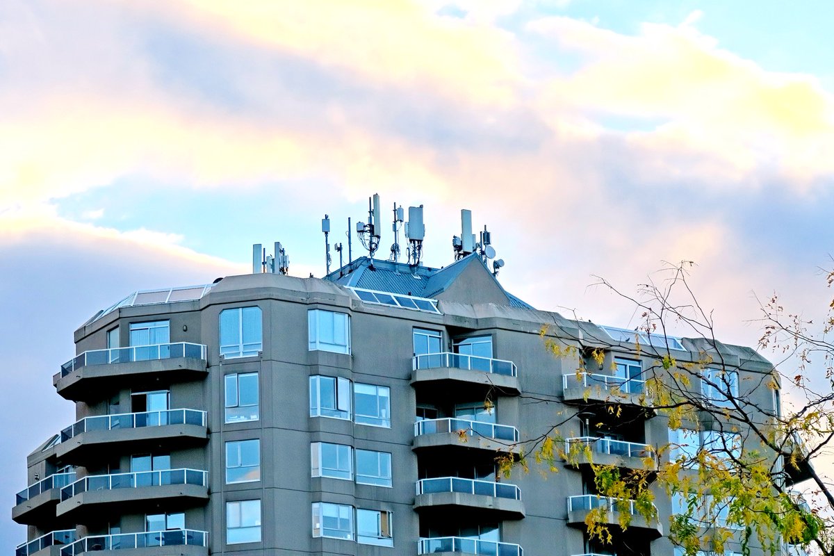 I've always wondered how the WiFi reception is for the penthouse here, or if I could warm up my dinner just by leaving it on the counter.

#newwest #vanre
