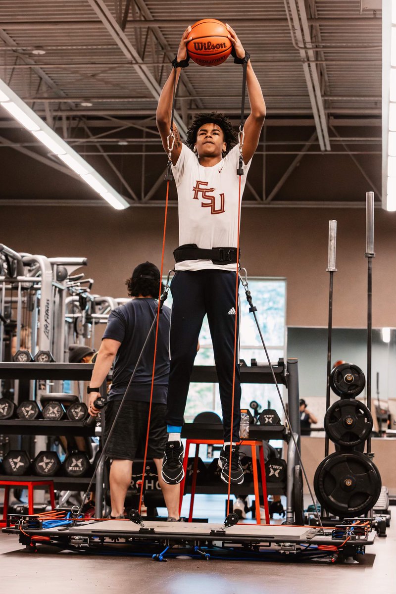 Alcee11's tweet photo. Self accountability, still working. 
@TLH_Basketball 
#jobisnotfinished https://t.co/RNIYqLF2qZ