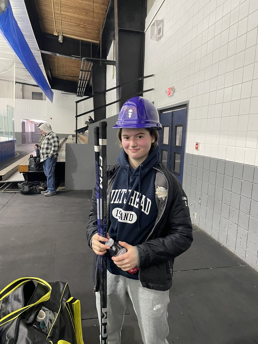 Shawsheen/Bedford outlasted a very hard working Newburyport team 5-4. 
Scoring by:
Savage 🚨(First Varsity Goal) 
Demeo 🚨🍎
Scoville 🚨
Lorusso 🚨(Hard Hat Award) 
A.McEachern 🚨
Fox 🍎🍎
Babington 🍎
Sobol 🍎