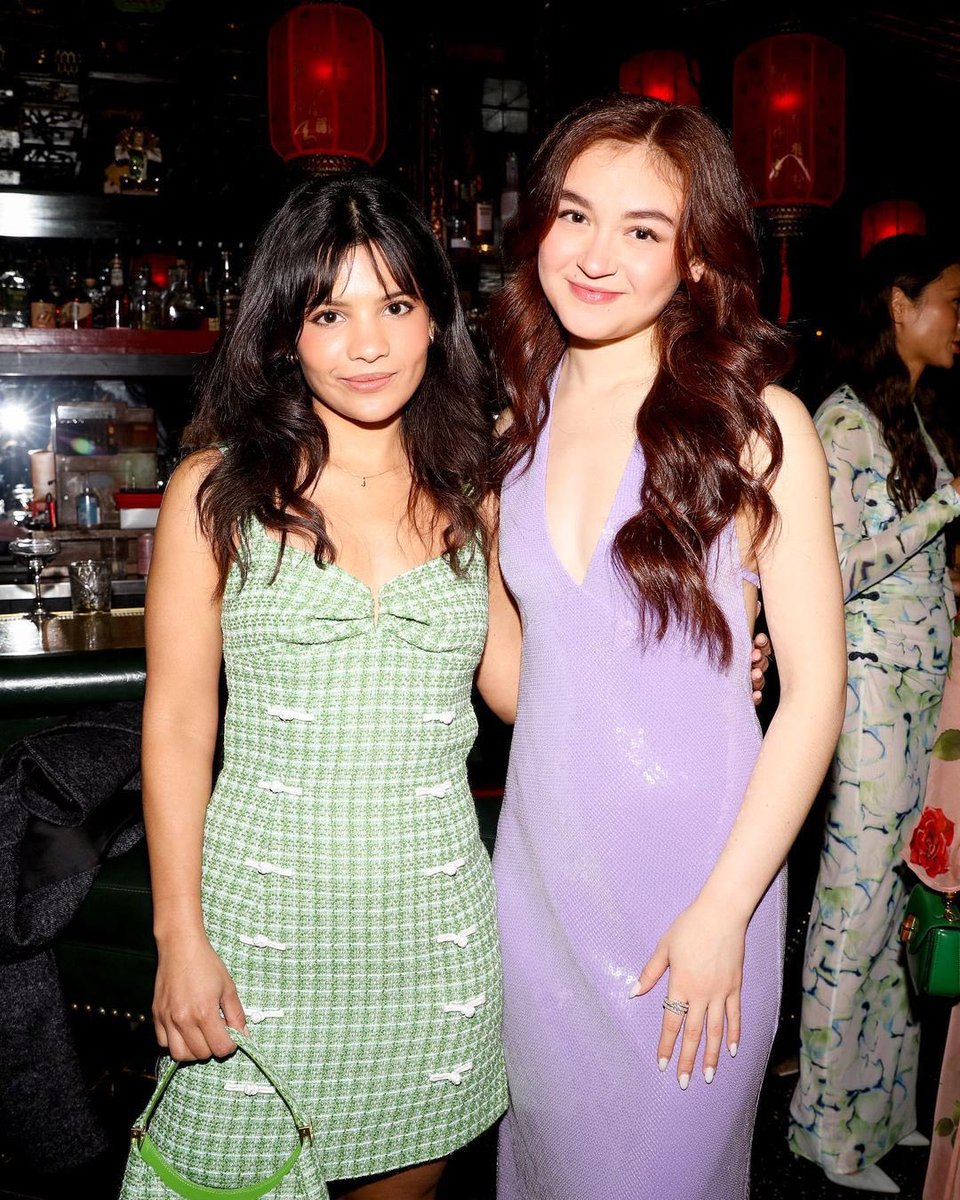 nikkisnoah's tweet photo. nikki looks good in pastel green 💚 https://t.co/YPTt2RL0SN