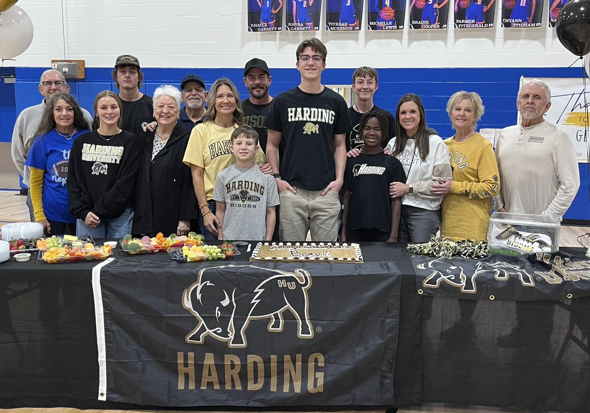 This happened this morning! I’m officially a Bison <a href="/Harding_FB/">Harding Football</a>! #HonorGod #GoBisons #CodeBlack <a href="/PaulSimmonsHU/">Paul Simmons</a> <a href="/CoachBigHU/">Trevon Biglow</a> Can’t wait to be home soon!