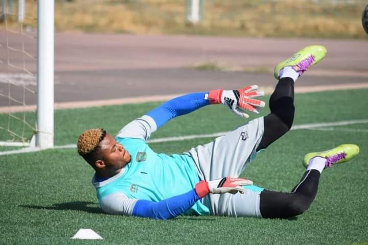 Lamesco's tweet photo. @StatiSense Wikki Tourists fc goalkeeper Stanley Nwabali who was voted Man of the Match (MOTM)in Match Day 2 #npfl20/21 between Wikki Tourists and Plateau Unitedon.monday 4/1/21, which ended (0-0). https://t.co/tFDmQ5Ml1D
