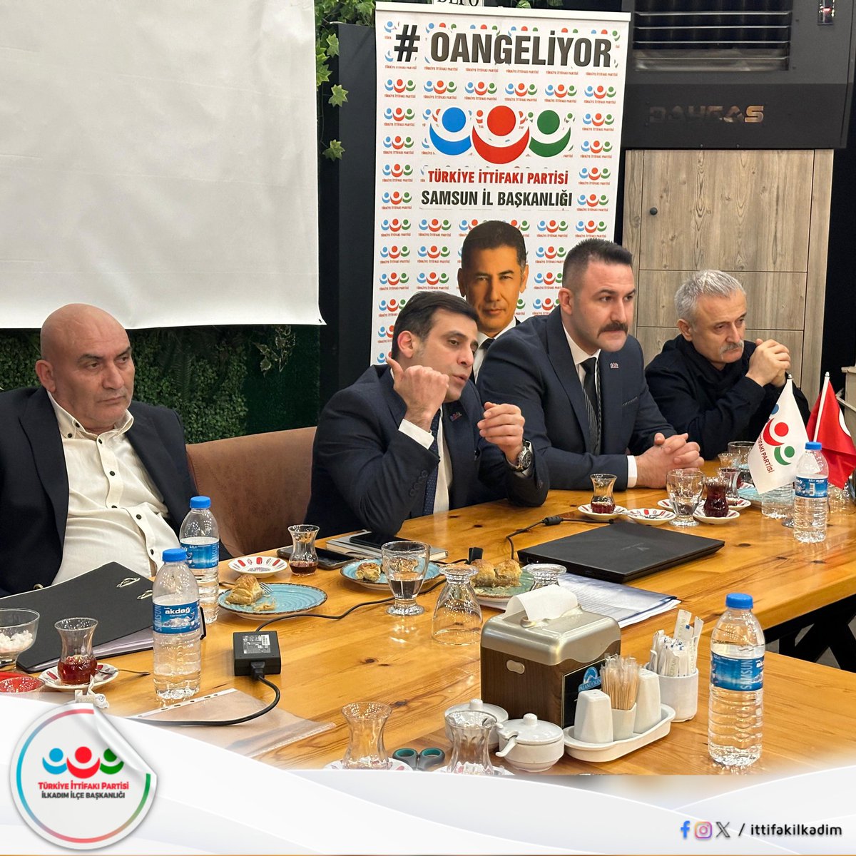 İL BAŞKANLIGIMIZ
İLÇE BAŞKANLARI VE
YÖNETİMLERİ İLE TURAN DAVAMIZI GÜNCEL
SİYASİ GÖRÜŞMELERİMİZİ MUAZZAM BİR
FİKİR FIRTINASI İLE GERÇEKLEŞTİRMENİN
MUTLULUĞUNU,TÜM HALKIMIZA
HAKSIZLIKLARI VE ADALETSİZLİKLERİ
ANLATMAYA TEŞKİLATLARIMIZA
KATILMALARININ ÖNEMİNİN İSTİŞARESi#OANGELİYOR