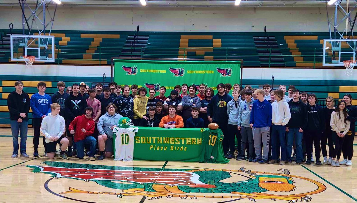 Had a great signing day today! Thankful for everyone that showed up coaches staff and friends! Thank you! Can’t wait to get this thing rolling! #swingthataxe <a href="/1darnold/">Dan Arnold</a> <a href="/Ryan_Munz/">Ryan Munz</a> <a href="/UWP_CoachHoff/">Drew Hoff</a> <a href="/RieseDraft/">Owen Riese</a> <a href="/PiasaAthletics/">PiasaBirdAthletics</a> <a href="/SWPiasaBirdsFB/">Southwestern Piasa Birds Football</a>