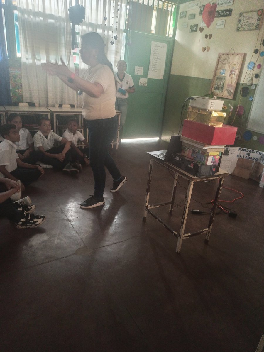 NELLYCANNIZZARO's tweet photo. En el Marco del #Aniversario23 @Fundabit_ se realizó actividad formativa Conociendo la Villa de todos los Santos de #Calabozo para por cumplir sus 300 años en el #CbitCamaguan 
 @NicolasMaduro @_LaAvanzadora 
@fundabitguaric2 https://t.co/bZpYd9dFRO