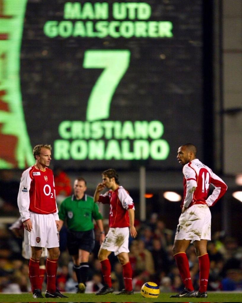 DonShelby_'s tweet photo. Highbury.
Henry, Bergkamp y Pirés.
Y al fondo, la sombra de Cristiano.

Fotón histórico. https://t.co/Wt3xj5sQWc
