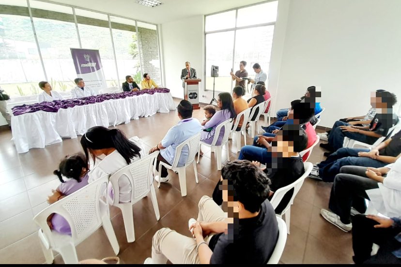 Salud_Guayas's tweet photo. Nuestro coordinador Zonal 8, @DrWLadines, @DraAleSantillan directora del #Distrito09D08, junto a Alberto Molina, @goberguayasec formaron parte de la ceremonia de culminación del proceso terapéutico de uno de los jóvenes de #CETAD Libertadores de @Salud_Ec.

#EstoEsEcuador https://t.co/9MI4r3aBCP
