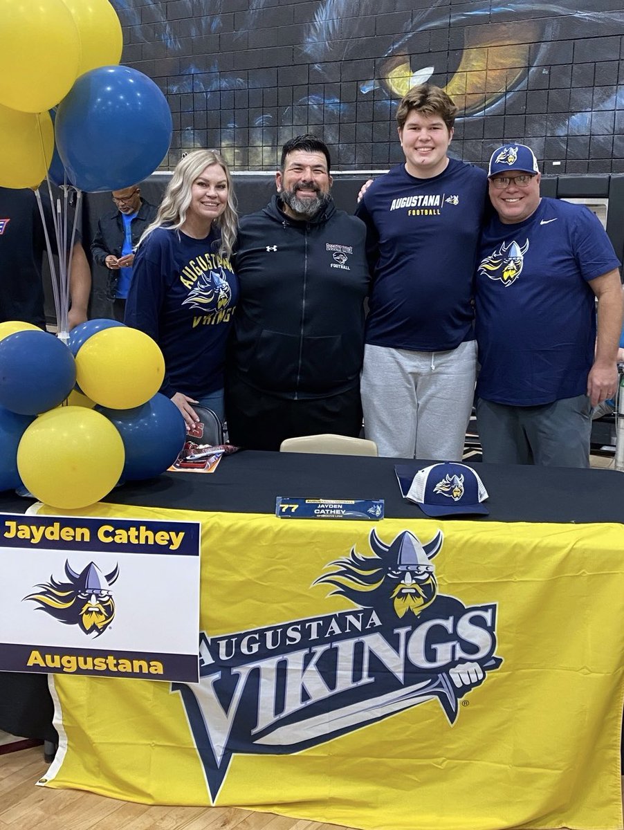 jcathey77's tweet photo. Officially an @AugieFB Viking! @CoachOJ_ @CoachCBrink @AugieCoachBEAR Extremely Grateful to all my coaches for helping me get here @RonTBAOL Coach Ashak @CoachRoyLopez @CoachPerrone @Performance1AZ #fighton https://t.co/BOIE7B4TPT