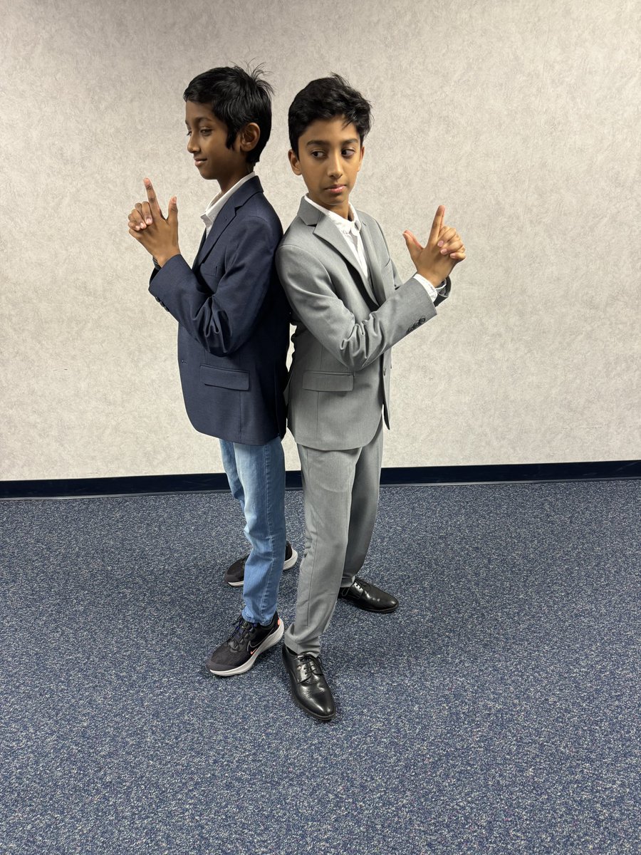 Ms_Rivers_'s tweet photo. 6th grade’s top agents for picture day 😂 #lindseylonestars @LindseyElem https://t.co/furBBsycxm