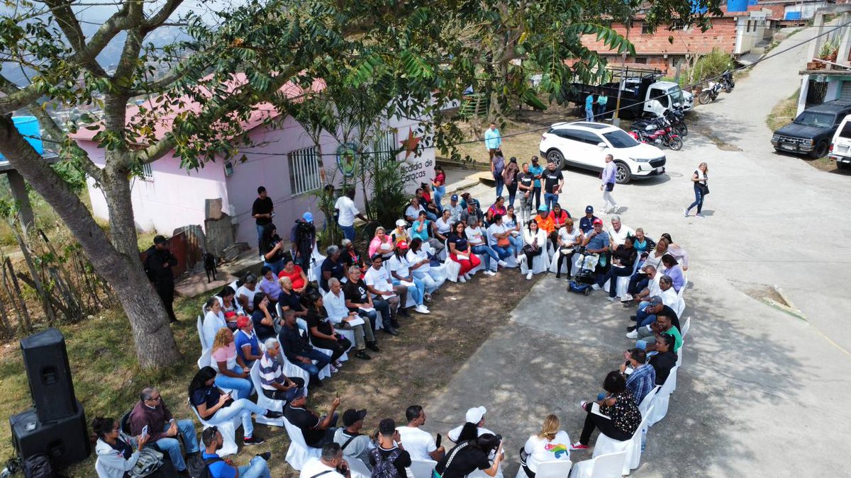 jaarreaza's tweet photo. Nuestra Revolución es ejercicio permanente de democracia participativa. Estamos debatiendo las 7 Grandes https://t.co/5Yw4foIJFa indispensable que las Comunas y Consejos Comunales del pais carguen las conclusiones y propuestas de sus asambleas en este enlace:
https://t.co/UtCov8FQth