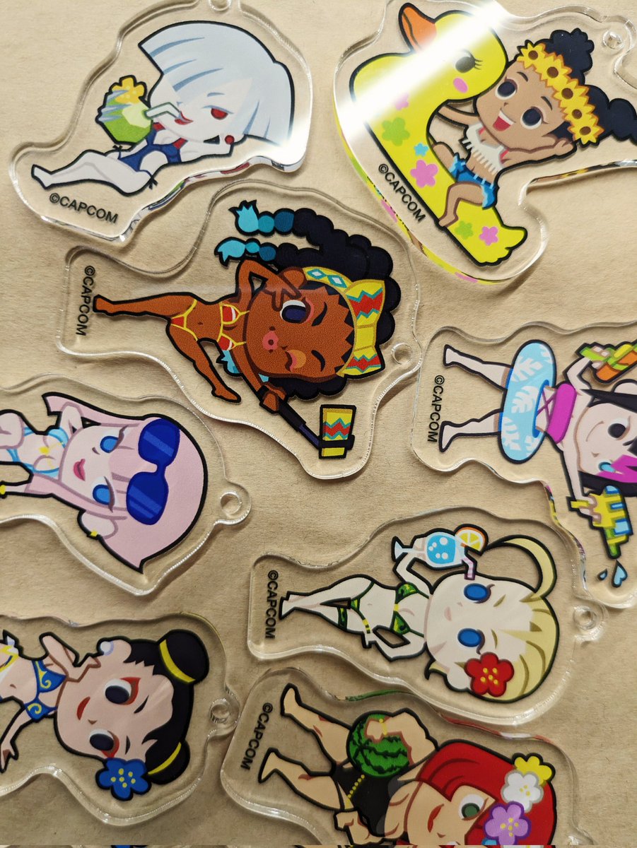 こちらもカワイイ😄このタッチのアートはAvPのROUND3強行突破の装甲車や背景に登場するキャラクター（カプコン用語でobroll）を担当されていた仲良しデザイナーさんによるものです