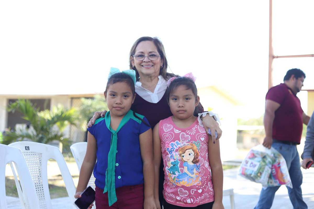 DifAltamira4T's tweet photo. Este miércoles continuamos con el recorrido de entrega de apoyos alimenticios de primera calidad por parte del programa Adulto Activo, beneficiando a las colonias. 👵🏻👴🏻✨ https://t.co/oO5ya9CBOl