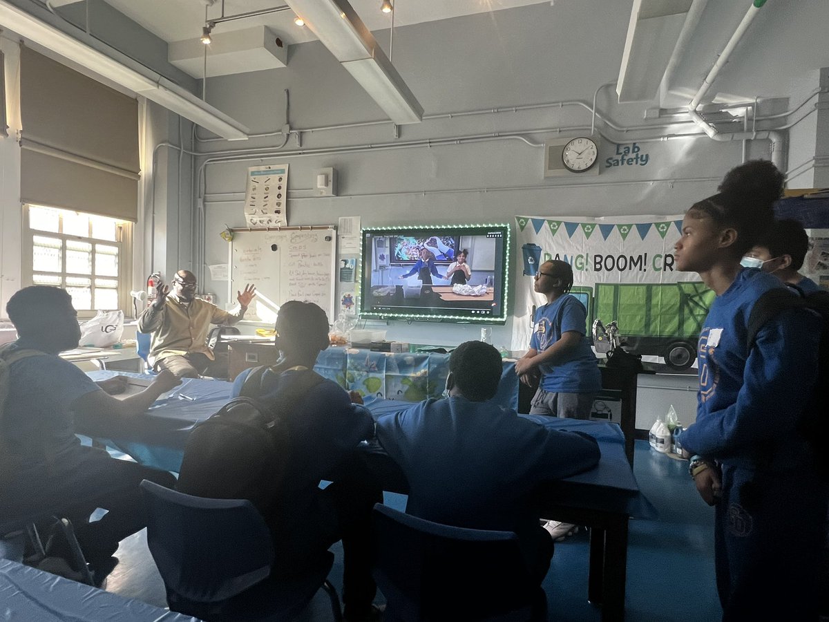 MiddleSchool35's tweet photo. BLM WEEK OF ACTION DAY#3.
Grade 6 Project-Based Learning
Student Presentations on Food Waste, Composting and Minecraft created Food Pantries for our Community! @D16LEADS @BLMAtSchool #collectivevalue https://t.co/V56kzZ2tin