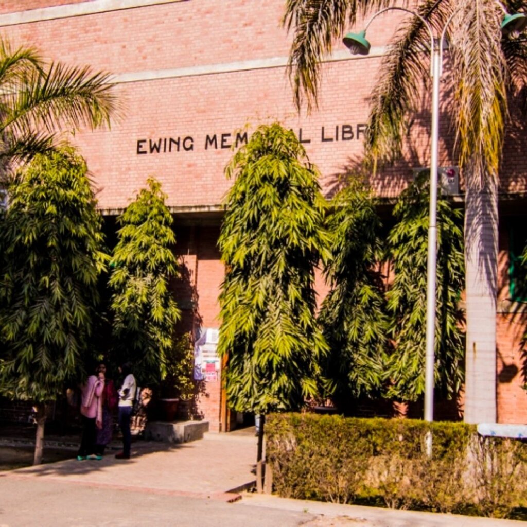 Hey friends! Did you know that the original FCCU library on the Ferozepur Road campus was built in 1940, over 80 years ago? We can only imagine all of the lives it has shaped over the decades.