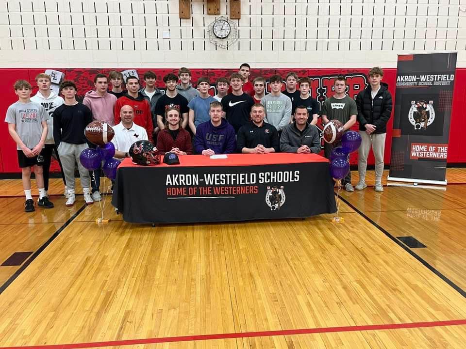 kaseynielsen53's tweet photo. Officially signed!!!
#rollcoo 🟣⚪️
@JimGlogowski @Coach_RSpringer https://t.co/3lrXYXtxVs