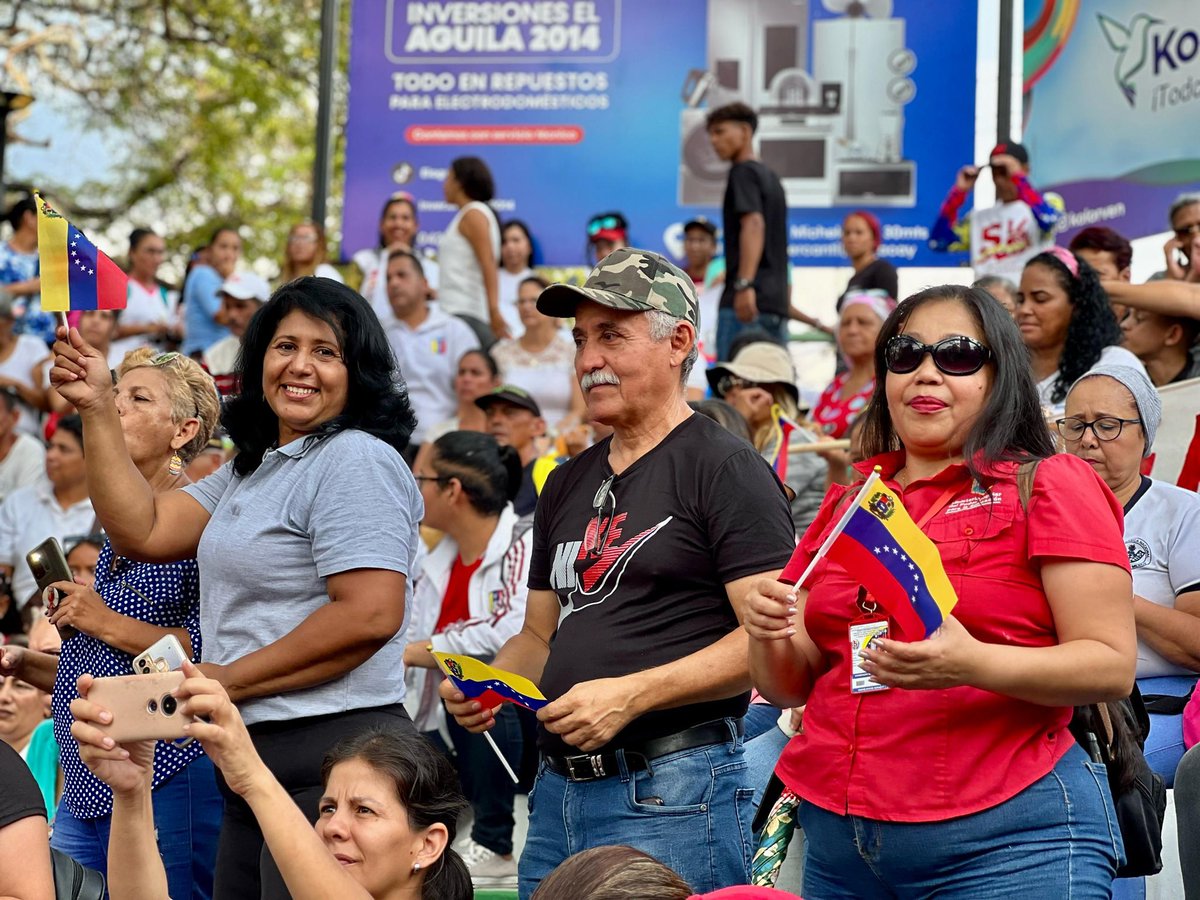 Sumiré Ferrara (@sumireferrara) on Twitter photo Oportunas reflexiones de las hermanas y camaradas <a href="/ErikaPSUV/">Erika Farías Peña</a> y <a href="/Mariarosa_vzla/">Maria Rosa Jimenez</a> en la instalación de la Transformación Social en el municipio GIRARDOT!!!
Seguimos haciendo historia escuchando a nuestro pueblo en la construcción del socialismo Rumbo al 2030.
#7TEnUnionYEsfuerzo Oportunas reflexiones de las hermanas y camaradas <a href="/ErikaPSUV/">Erika Farías Peña</a> y <a href="/Mariarosa_vzla/">Maria Rosa Jimenez</a> en la instalación de la Transformación Social en el municipio GIRARDOT!!!
Seguimos haciendo historia escuchando a nuestro pueblo en la construcción del socialismo Rumbo al 2030.
#7TEnUnionYEsfuerzo