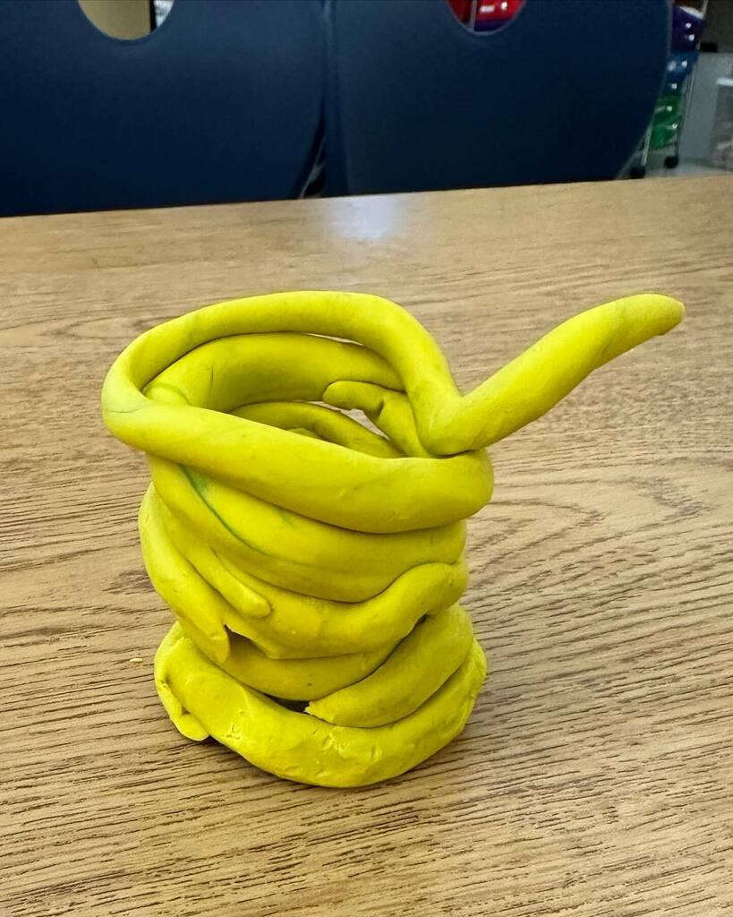 Visit ift.tt/xpjMGqE for full caption. #3rdgradeartists learned about the art of #mariamartinez and Pueblo pottery. Then, they practiced making coils with modeling clay. #heardsferryart