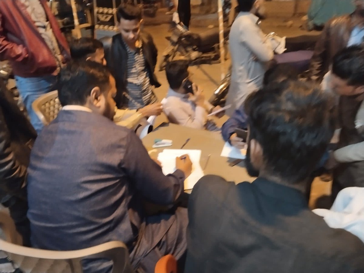 AliSuMiOfficial's tweet photo. یوسی 07 کھارادر میں ووٹر کو انکا ووٹ نکال کر دیا جا رہا ہے 
#VotePatangKa https://t.co/crPaUc2S2X