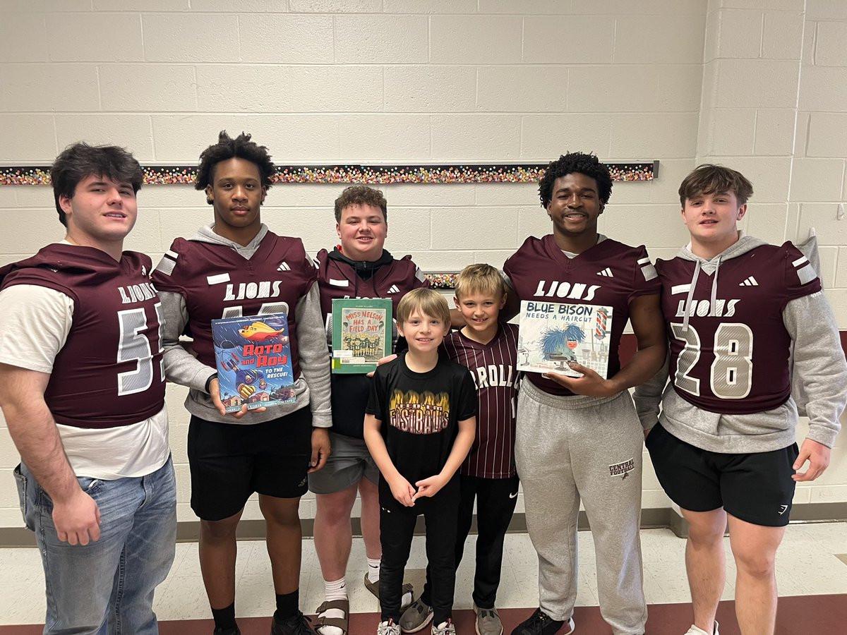 On top of Signing Day, we had a few of our guys pay a visit to CES for #WorldReadAloudDay @Central_Lions @LIONSTRONGFB 🧱