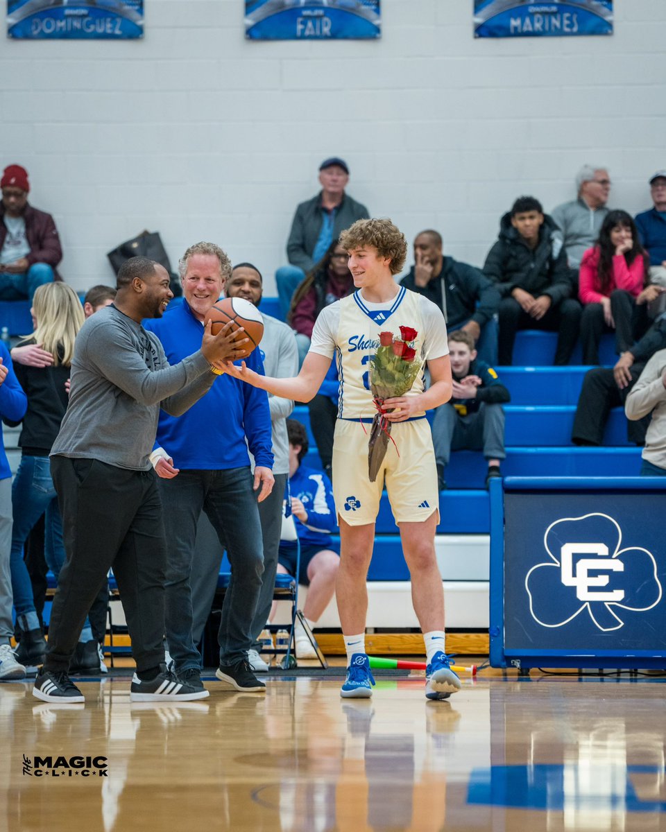 tjnadeau22's tweet photo. Blessed to have been honored for 1,000 points on my senior night game!!! Itโs been an amazing 4 years and honored to have been able to be a part of it all!! https://t.co/ztm3qjXAsT