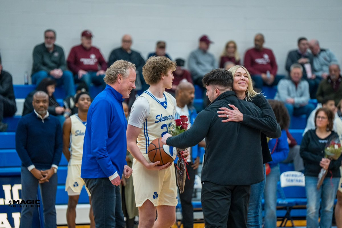 tjnadeau22's tweet photo. Blessed to have been honored for 1,000 points on my senior night game!!! Itโs been an amazing 4 years and honored to have been able to be a part of it all!! https://t.co/ztm3qjXAsT