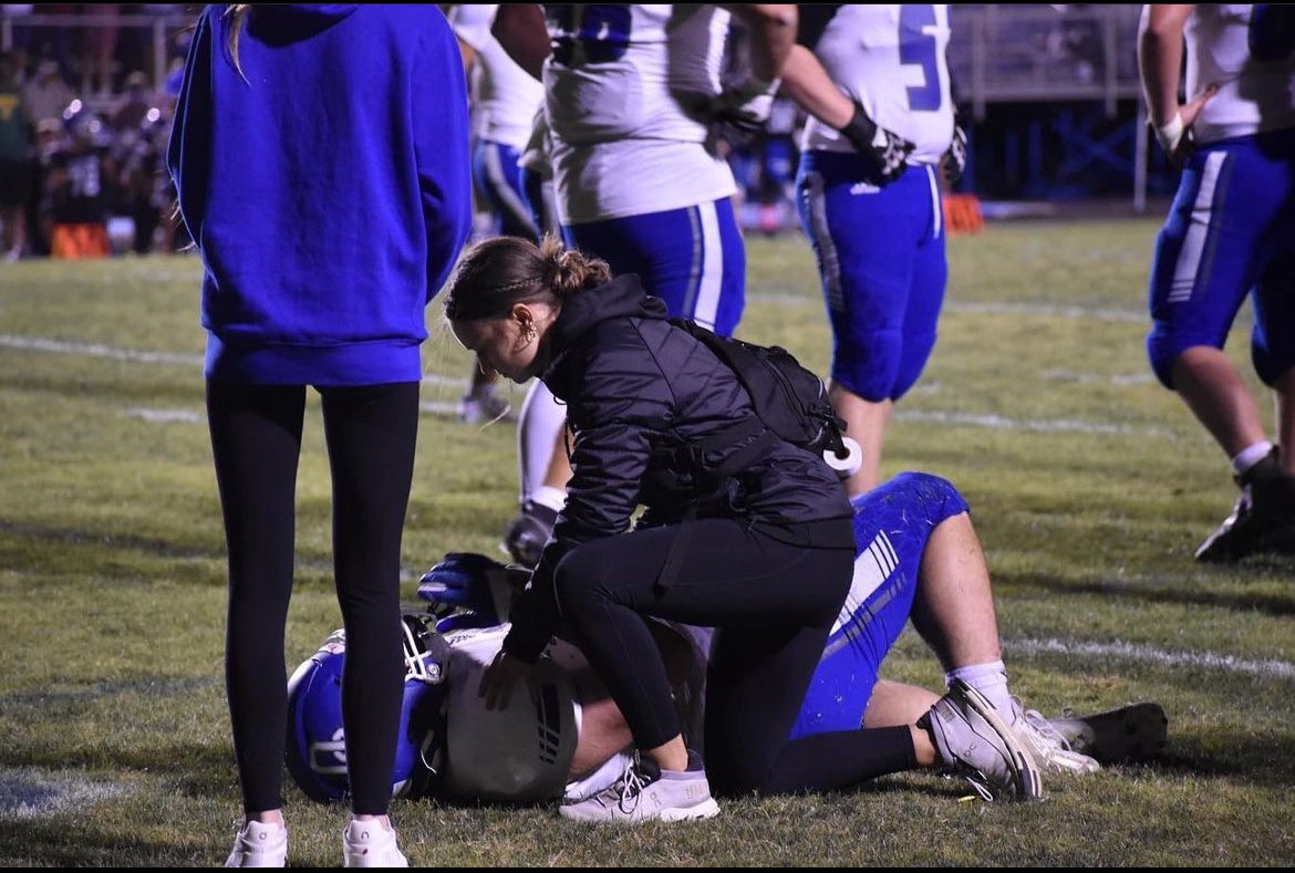 OldhamFootball's tweet image. Shout out to the best trainer in the business @ClairdayMeghan on this National Girls and Women in sports day! We couldn’t take the field without her. 

#ClosetheGap
#WorktoWin #ExpecttoWin