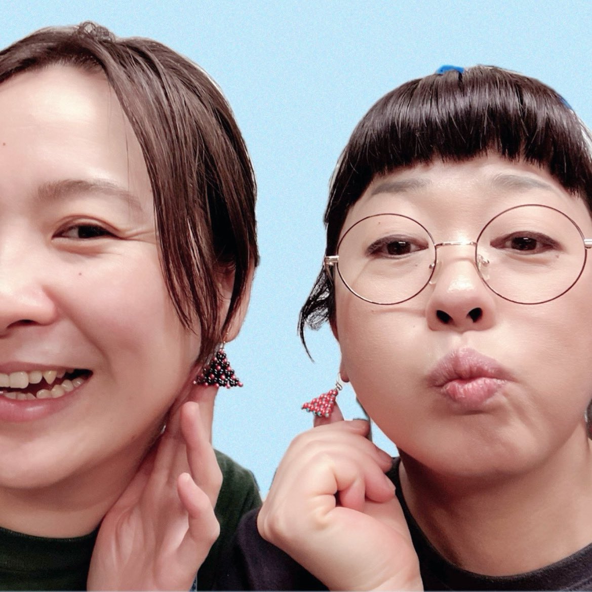 canopus1010's tweet photo. お客様より チェコビーズ小さい三角ピアスのお揃いお写真📷ありがとうございます！
この写真すごく素敵〜！可愛い〜！と見た方からたくさんご連絡いただきました💕私もそう思う！😉

お誕生日プレゼントに選んでいただきありがとうございました🎂たくさんお揃いしてくださいね🫶

#ハンドメイド https://t.co/PAmkth10gM