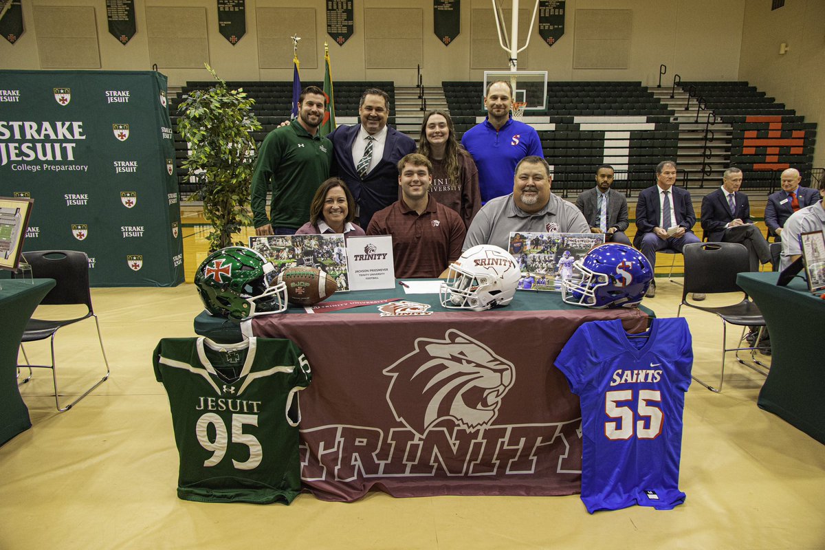 Officially official! ✍🏻 Go Tigers 🐅@TUFootballTX @JerhemeUrban83 @CoachMichalak @STRAKEJESUITFB