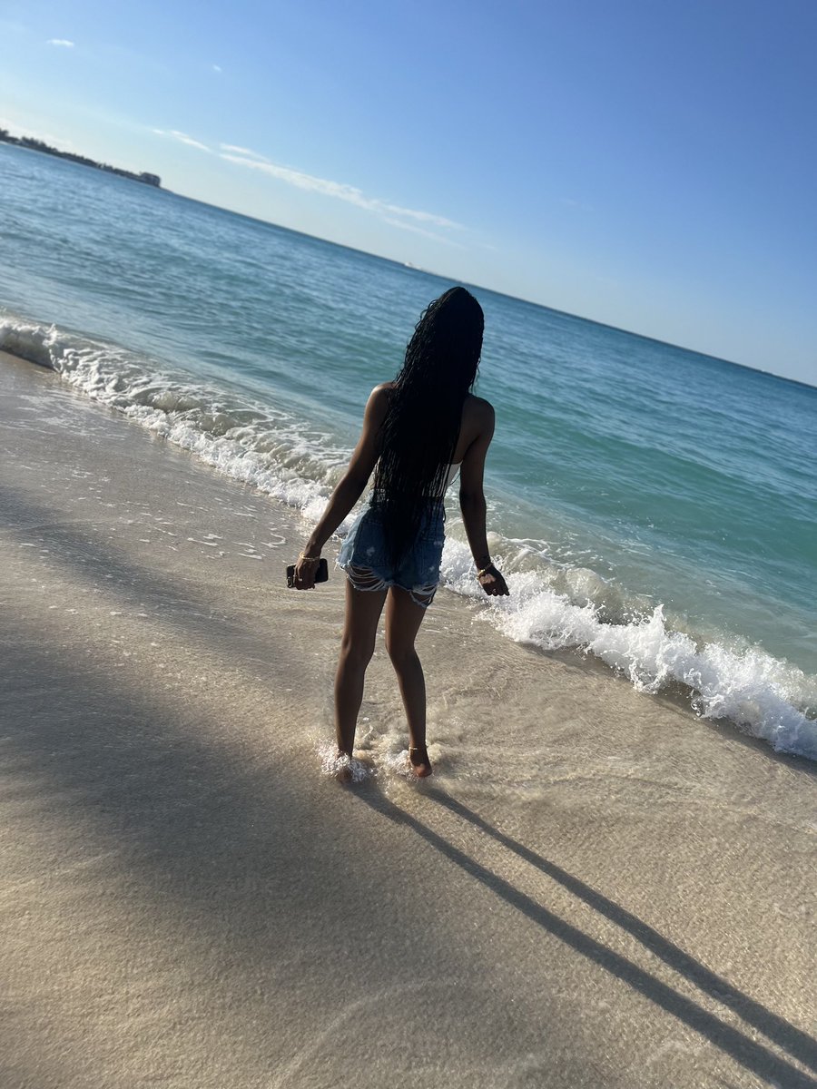 CallMeLexx__'s tweet photo. We living now💗 https://t.co/7R85rpjMjj