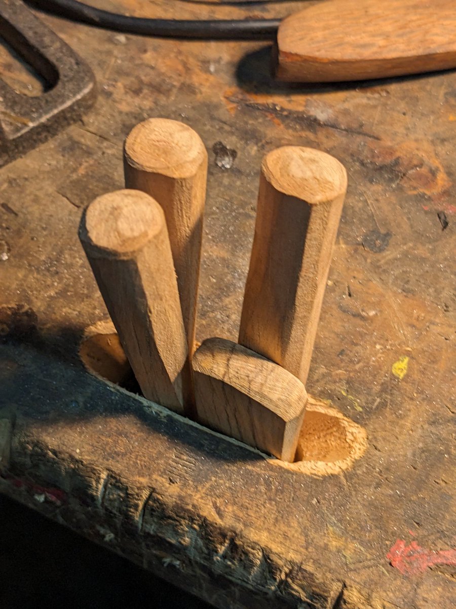 StevenBryanJS's tweet image. How do you hold onto your knives?