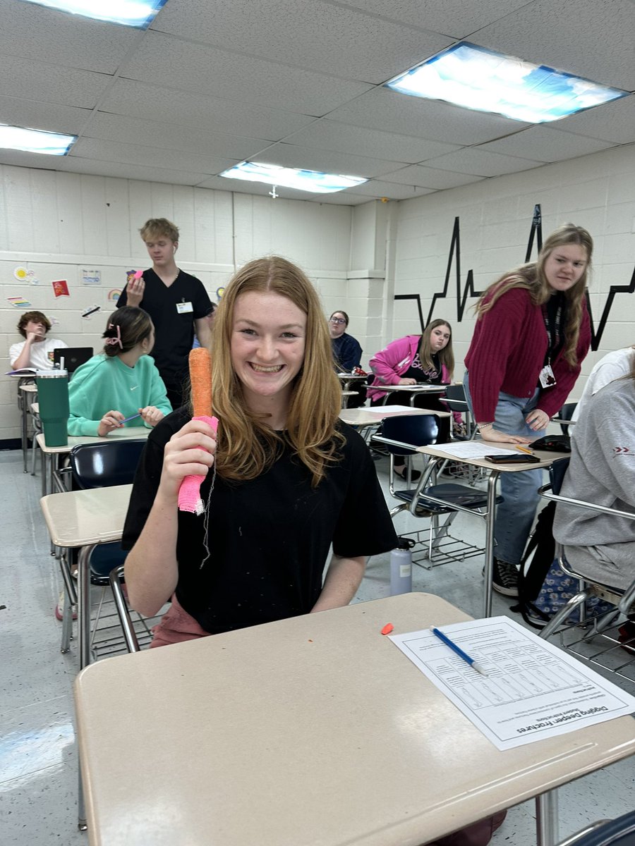 tenillerauls's tweet image. Sweetheart week Barbie and Ken day yesterday. We also deciphered types of common fractures and then splinted them with casting material. Fun day of learning. #orthofun #fractures #splinting