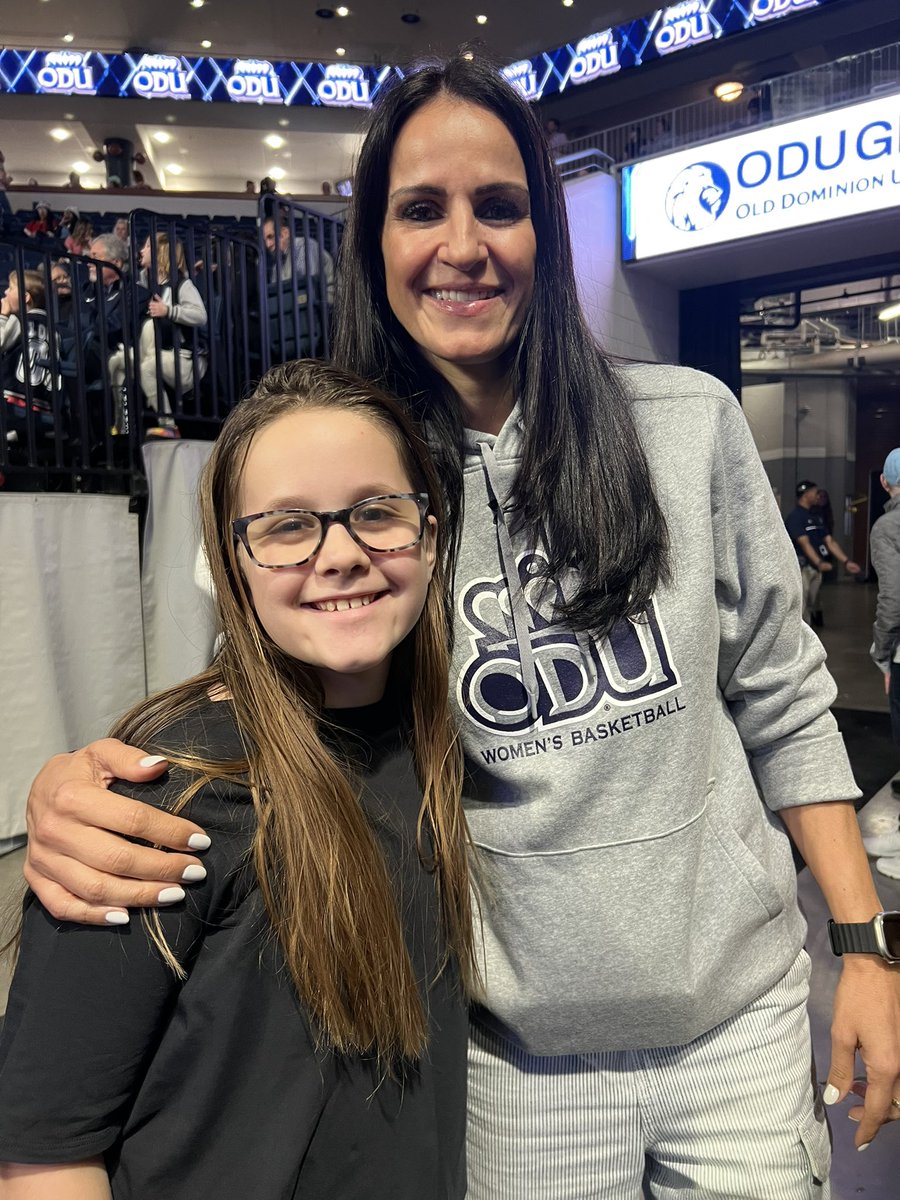 JessBowmanSAC's tweet photo. It’s #NationalGirlsAndWomenInSportsDay and I am so fortunate to do what I do everyday @FrankWCoxHS! I get to share my love of sports with our students and now I get to see my daughter grow doing the same things I did! #MoveMountains https://t.co/8e60dVN4rM