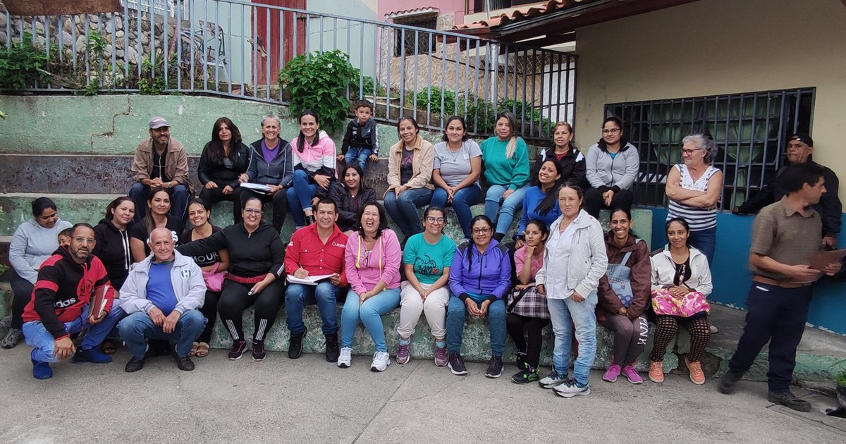 Asamblea de Ciudadanos del Consejo Comunal Felicia Avendaño del sector Capilla Las Mercedes, donde se priorizó el proyecto de "Mejoramiento de la Escuela Leopoldina Albornoz", para ser presentado ante el Presidente <a href="/NicolasMaduro/">Nicolás Maduro</a>  y el Gobernador <a href="/JEHYSONGUZMAN/">JEHYSON GUZMÁN</a>.