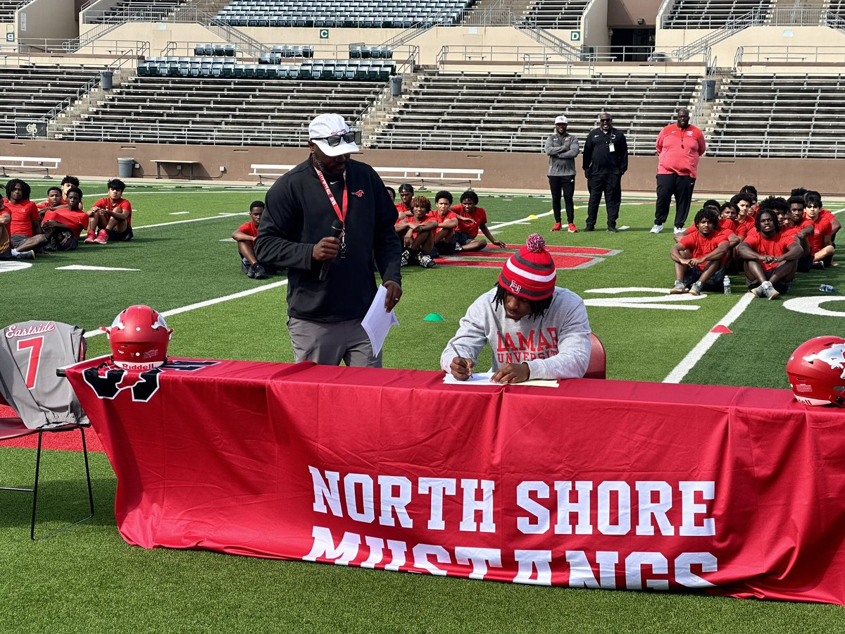 Mark Russell tweet media