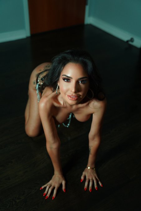 Your POV 😈 https://t.co/Jt1GYQLXIQ https://t.co/RGN1xYSWbL