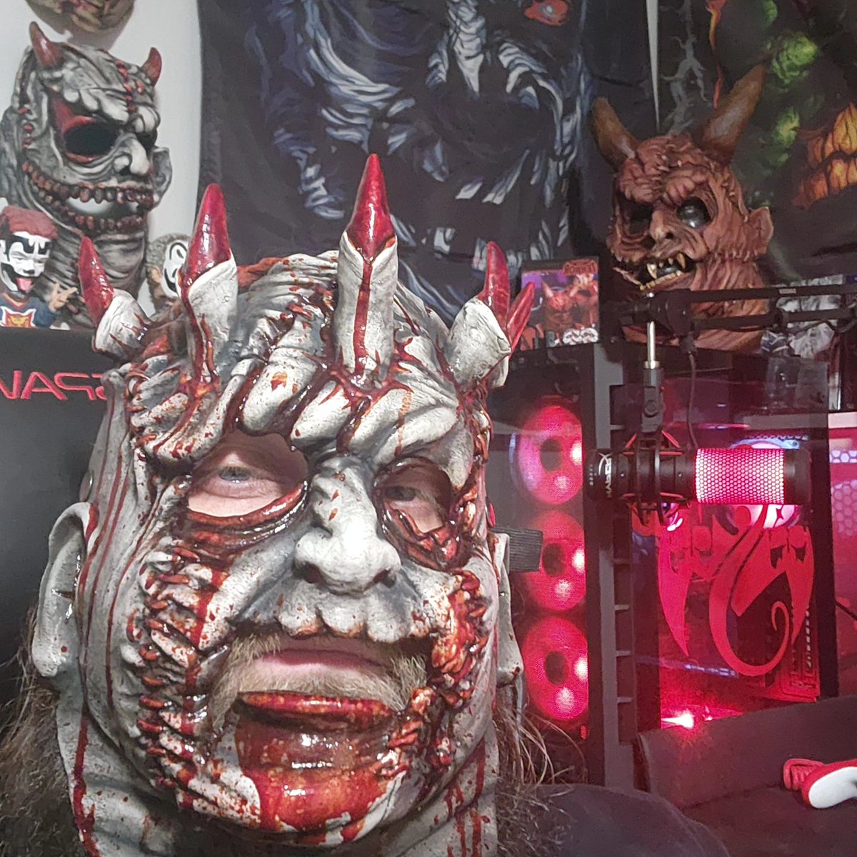 🤘🏻😈🤘🏻 Bow down to the head of horns!