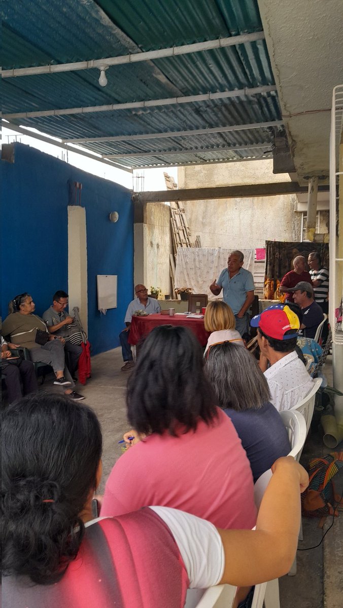 ADJuanDVillegas's tweet photo. #7Febre | Reunión organizativa con Dirigentes del comite Parroquial Juan de Villegas. Organizando y conformando los comandos de apoyo con @MariaCorinaYA  por centros de votación . https://t.co/8GVnBqsOpb
