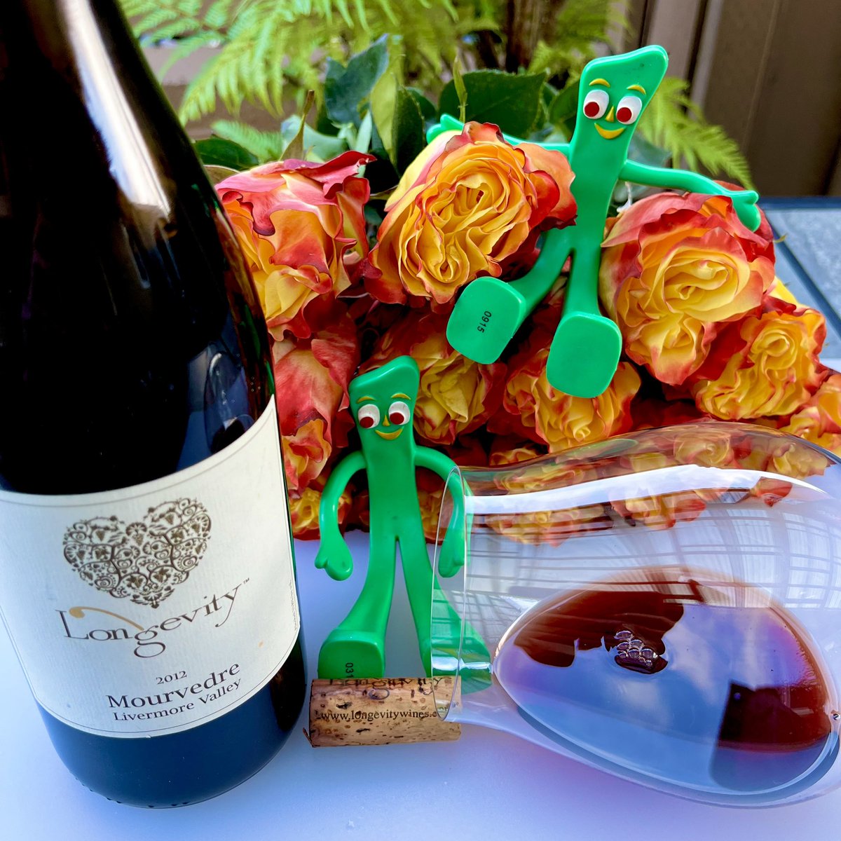 Today is #NationalRoseDay with a Livermore Valley Mourvèdre by @Longevitywines. This is showing a nose of Black plum, violets and black raspberry with flavors of blackberry, cigar tobacco and mild pepper. Cheers. @boozychef @JAndrewFlorezII @AskRobY @RedWineCats @Kerryloves2trvl
