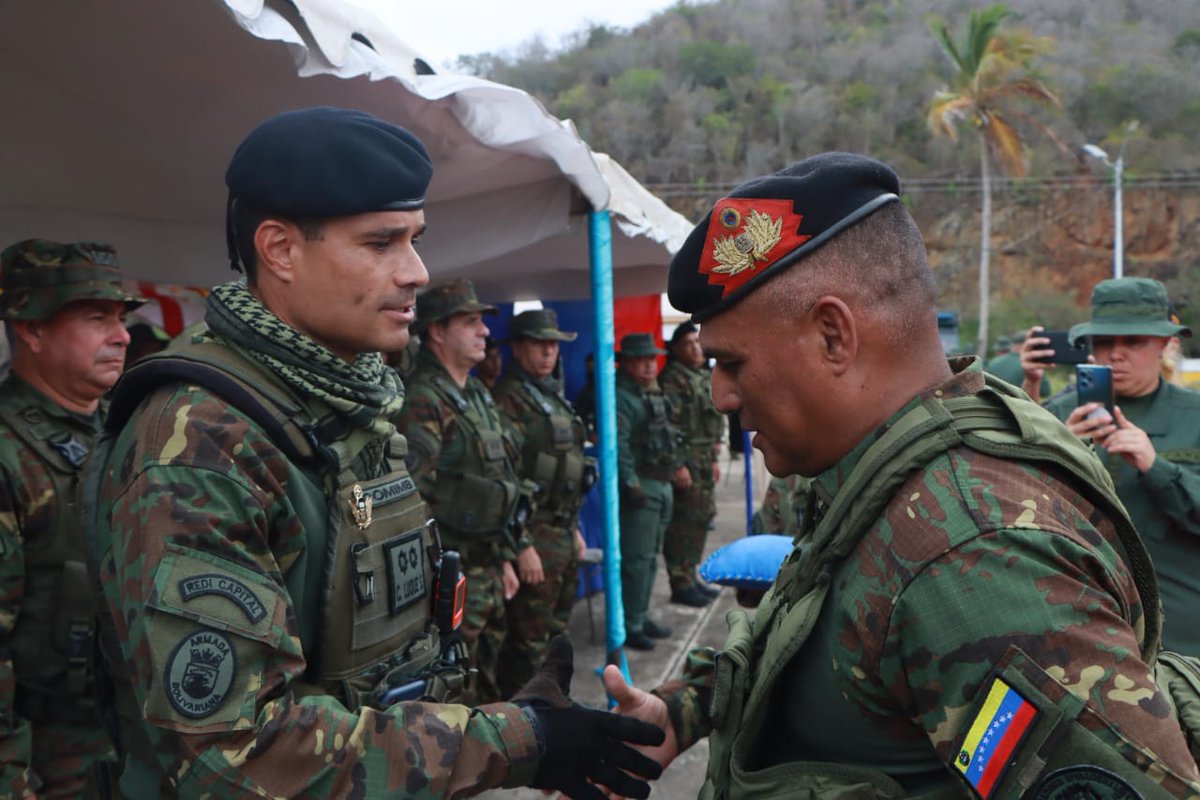 AB_COMANDOIMB's tweet photo. #07FEB|| El ALM @NeilVillanvs, Cmdte Gral de la @ArmadaFANBVzla, acompañado por los integrantes del Estado Mayor Naval y el Comandante de la @AB_COMANDOIMB, presidieron acto de clausura del Curso Instrumental de Comandos de Mar N° LXV, efectuado en la bahía de Turiamo Edo Aragua https://t.co/ZIm1v7JBTU